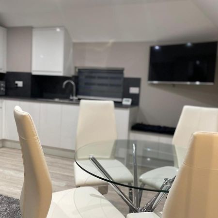 Amazing Central High Street Self Contained Apartments By Syl Watford  Exterior foto