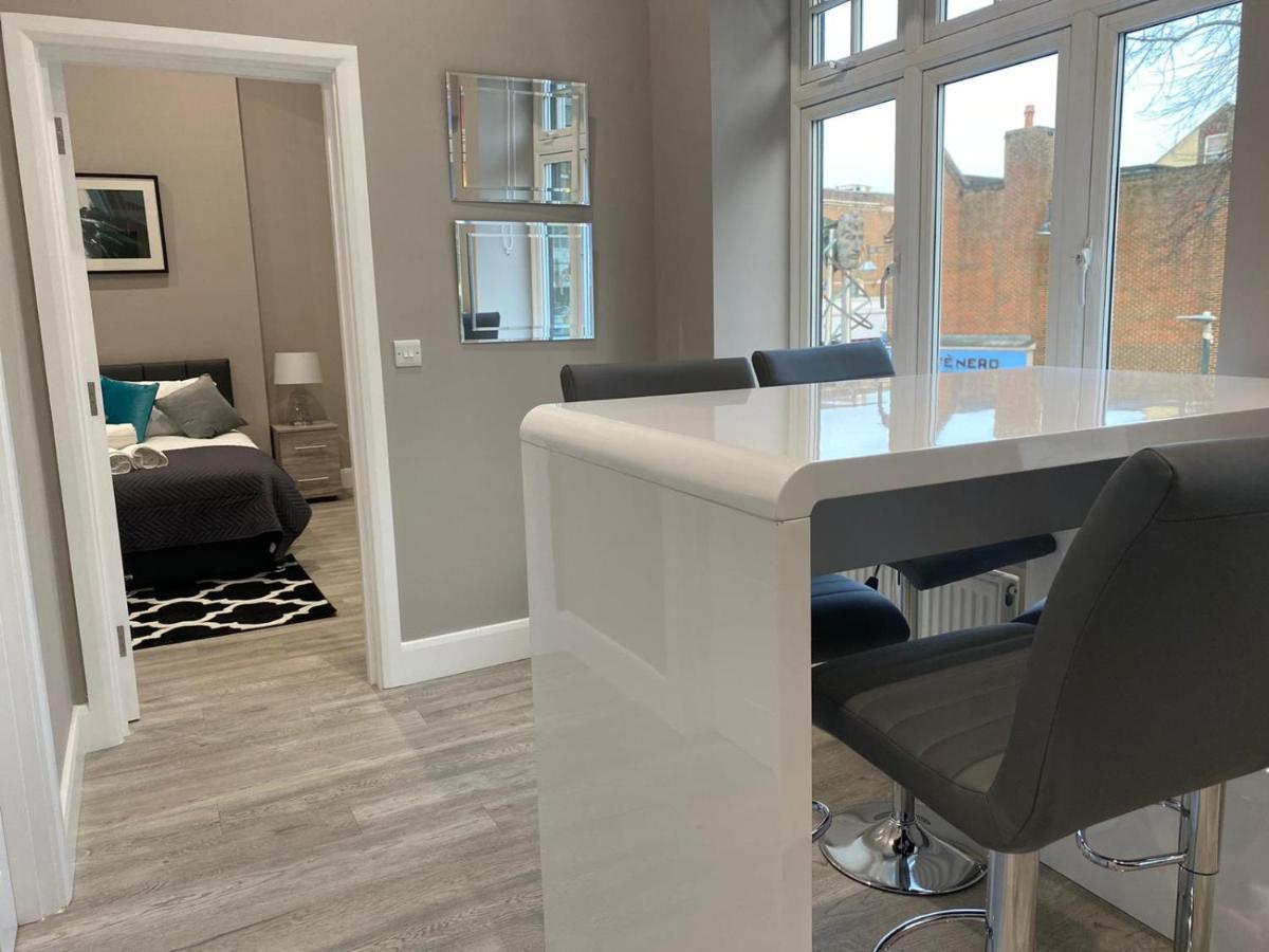 Amazing Central High Street Self Contained Apartments By Syl Watford  Exterior foto