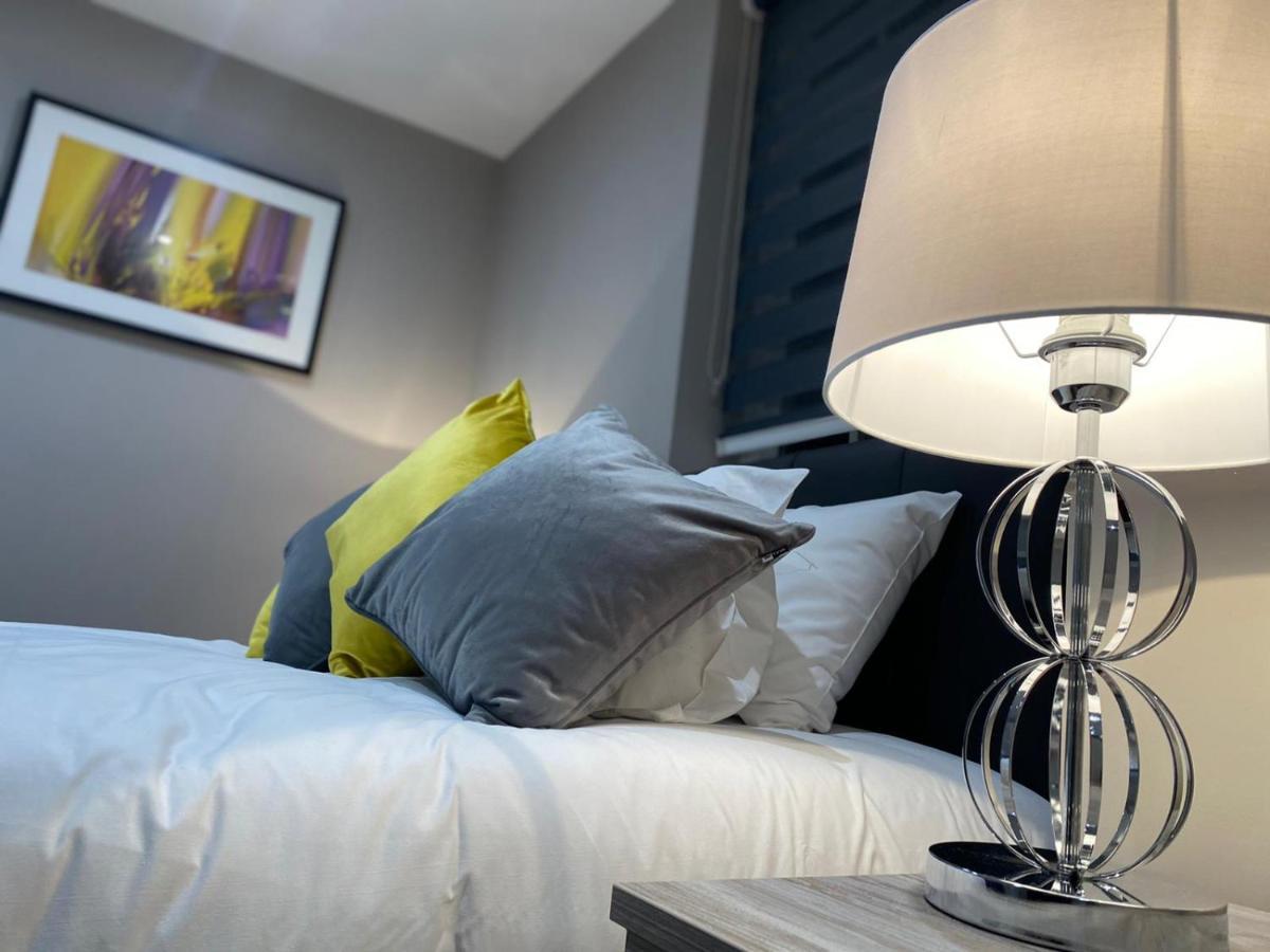 Amazing Central High Street Self Contained Apartments By Syl Watford  Exterior foto