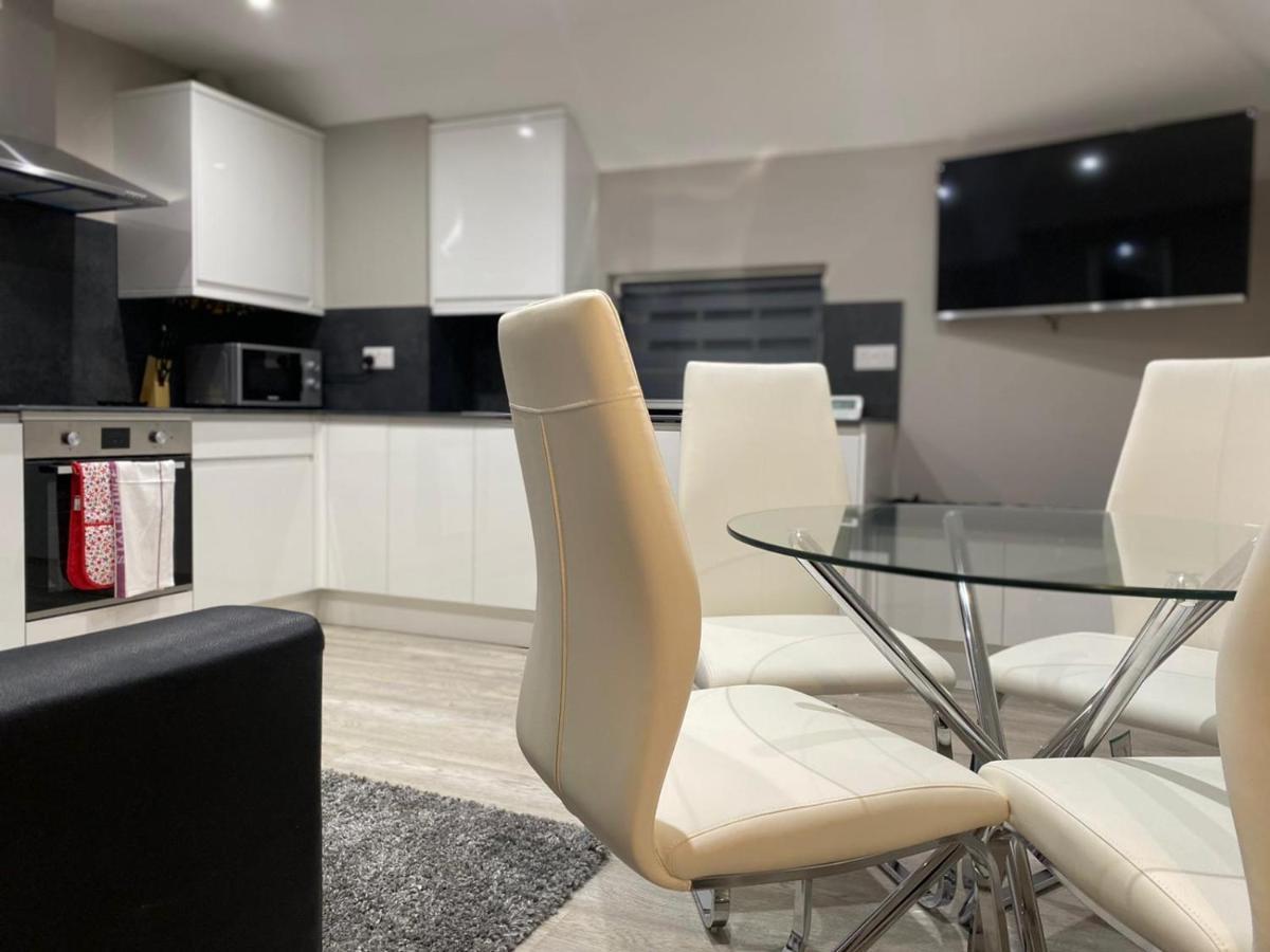 Amazing Central High Street Self Contained Apartments By Syl Watford  Exterior foto