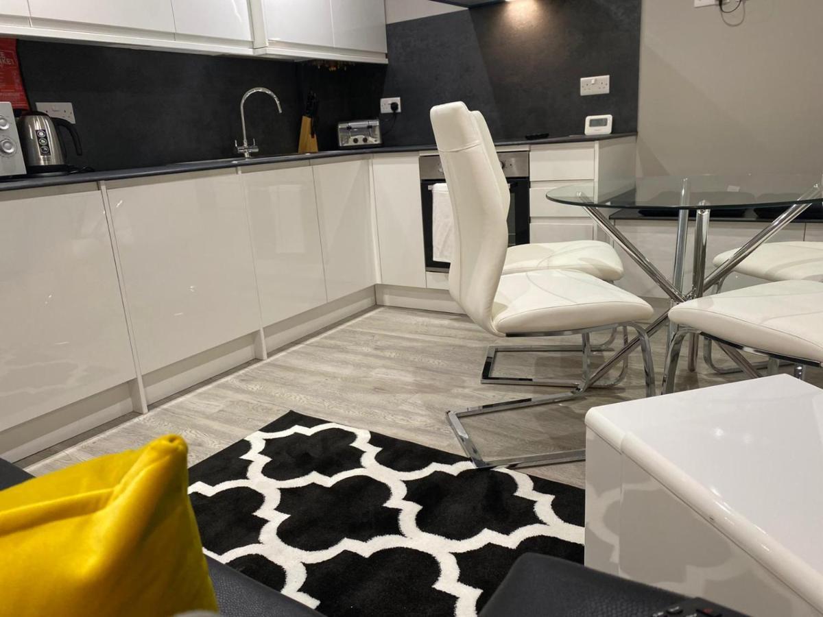Amazing Central High Street Self Contained Apartments By Syl Watford  Exterior foto