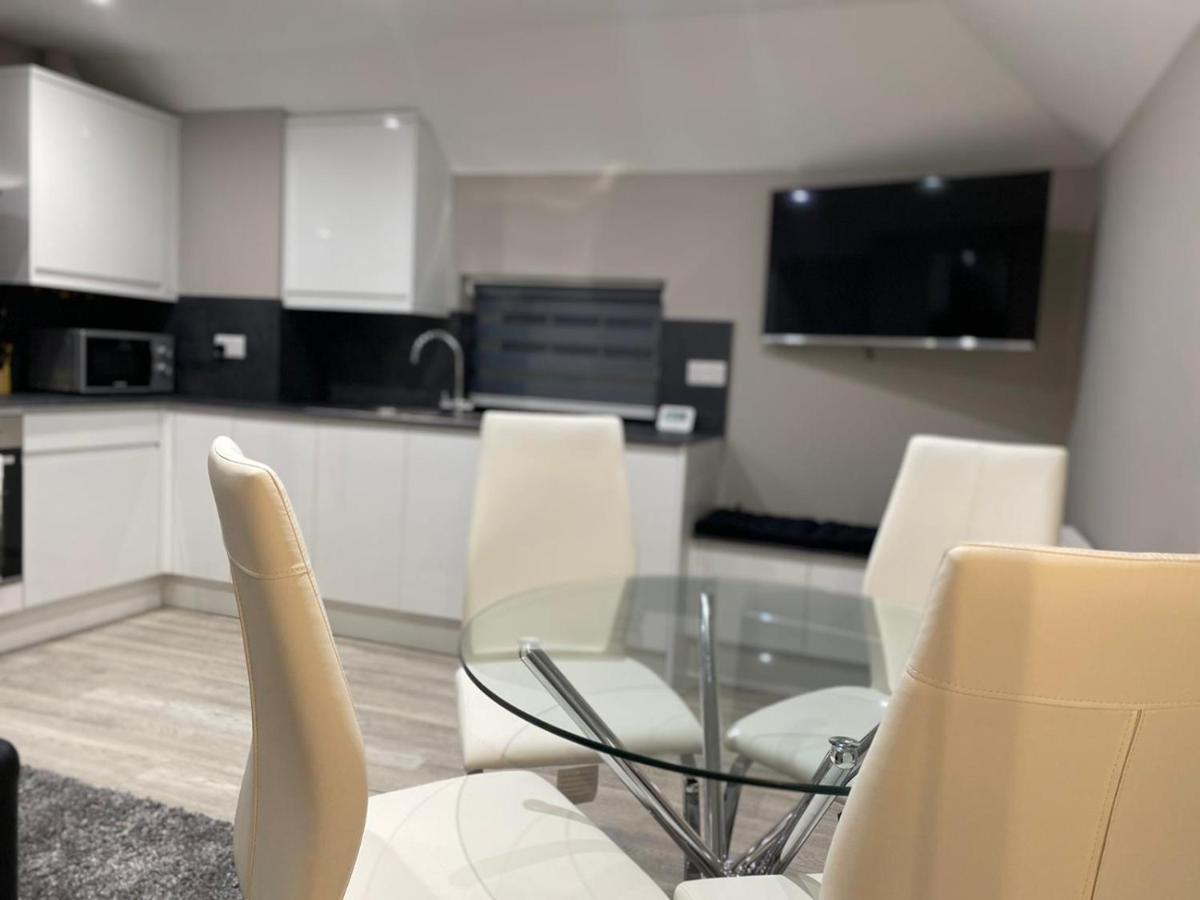 Amazing Central High Street Self Contained Apartments By Syl Watford  Exterior foto